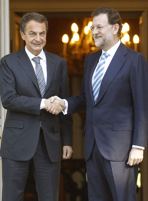 Zapatero y Rajoy pactan la reforma de la Ley de Cajas antes del 30 de junio Zapatero y Rajoy pactan la reforma de la Ley de Cajas antes del 30 de junio