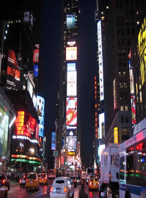 Un anuncio gigante en Times Square contra el jefe ejecutivo de Google Un anuncio gigante en Times Square contra el jefe ejecutivo de Google