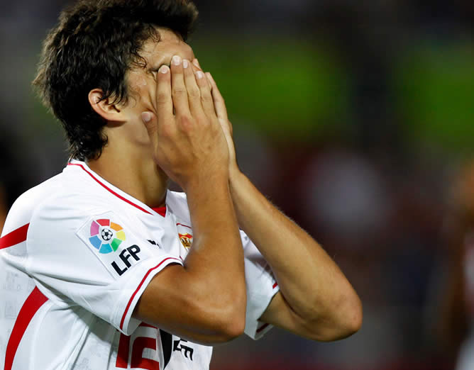 El sevillista Diego Perotti se lamenta tras fallar una ocasión en el partido de la Europe League frente al PSG El sevillista Diego Perotti se lamenta tras fallar una ocasión en el partido de la Europe League frente al PSG