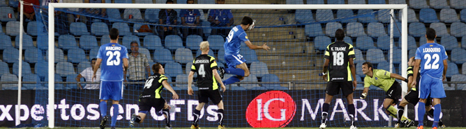 El delantero del Getafe conecta un remate de cabeza que supuso el 1-1 El delantero del Getafe conecta un remate de cabeza que supuso el 1-1