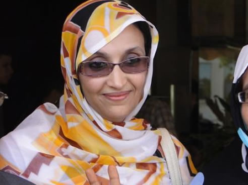 Haidar se ha presentado en el Tribunal de Primera Instancia de Ain Sbaa (Casablanca) para apoyar a siete saharauis que van a ser procesados Haidar se ha presentado en el Tribunal de Primera Instancia de Ain Sbaa (Casablanca) para apoyar a siete saharauis que van a ser procesados