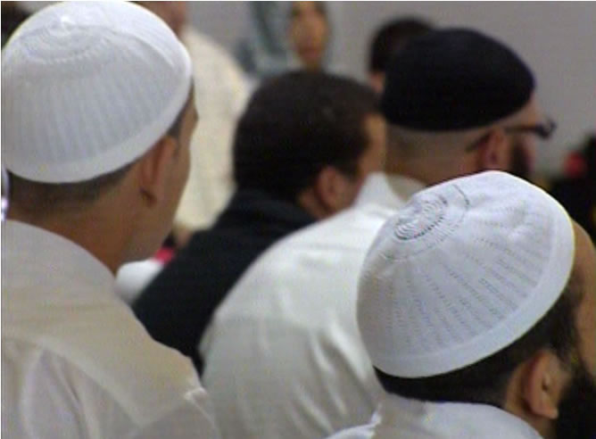 Las Fuerzas de Seguridad del Estado están preocupadas por las luchas entre salafistas y musulmanes moderados para controlar mezquitas ya abiertas en el País Vasco y Navarra Las Fuerzas de Seguridad del Estado están preocupadas por las luchas entre salafistas y musulmanes moderados para controlar mezquitas ya abiertas en el País Vasco y Navarra