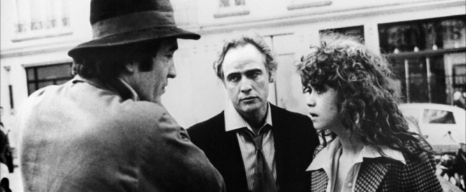 Bernardo Bertolucci, Marlon Brando y Maria Schneider, durante el rodaje de "Último tango en Paris" (1972) Bernardo Bertolucci, Marlon Brando y Maria Schneider, durante el rodaje de "Último tango en Paris" (1972)