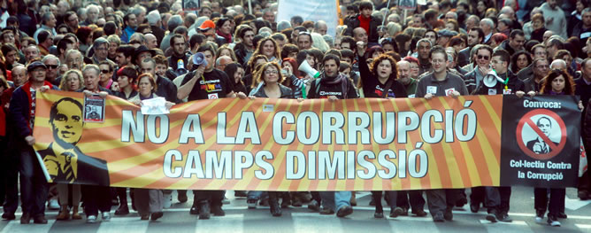Cabecera de la manifestación convocada por el "Colectivo contra la Corrupción" en Valencia Cabecera de la manifestación convocada por el "Colectivo contra la Corrupción" en Valencia