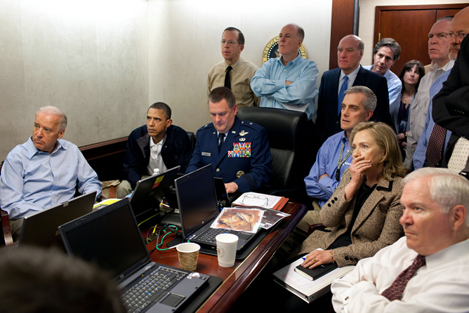 Barack Obama sigue el ataque contra Bin Laden desde la 'Situation Room', junto a su equipo de Seguridad Nacional Barack Obama sigue el ataque contra Bin Laden desde la 'Situation Room', junto a su equipo de Seguridad Nacional