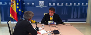 El presidente del Gobierno, José Luis Rodríguez Zapatero, apura en los micrófonos de la SER la última jornada de la campaña de las elecciones municipales y autonómicas El presidente del Gobierno, José Luis Rodríguez Zapatero, apura en los micrófonos de la SER la última jornada de la campaña de las elecciones municipales y autonómicas