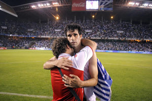 El centrocampista del Deportivo de La Coruña, Juan Carlos Valerón, a la finalización del encuentro que les ha enfrentado esta noche al Valencia en el estadio de Riazor, y que ha significado el descenso del equipo gallego a segunda división El centrocampista del Deportivo de La Coruña, Juan Carlos Valerón, a la finalización del encuentro que les ha enfrentado esta noche al Valencia en el estadio de Riazor, y que ha significado el descenso del equipo gallego a segunda división
