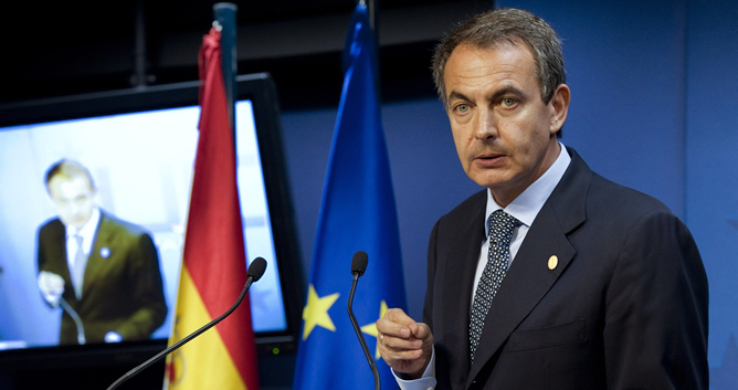 El presidente del Gobierno español, José Luis Rodríguez Zapatero, durante la rueda de prensa posterior al Consejo Europeo celebrado en Bruselas. El presidente del Gobierno español, José Luis Rodríguez Zapatero, durante la rueda de prensa posterior al Consejo Europeo celebrado en Bruselas.