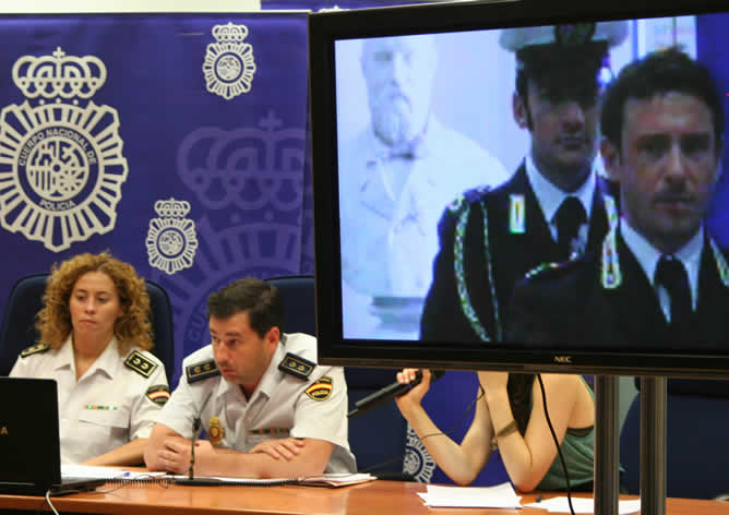 Este martes, en el complejo policial madrileño de Canillas, dos inspectores de la Policía Nacional han ofrecido más datos junto a los responsables policiales de los distintos países involucrados a través de videconferencia con Italia Este martes, en el complejo policial madrileño de Canillas, dos inspectores de la Policía Nacional han ofrecido más datos junto a los responsables policiales de los distintos países involucrados a través de videconferencia con Italia