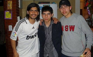 Éver Banega, jugador del Valencia, vestido con la camiseta del Real Madrid en una foto colgada en su propio Facebook Éver Banega, jugador del Valencia, vestido con la camiseta del Real Madrid en una foto colgada en su propio Facebook
