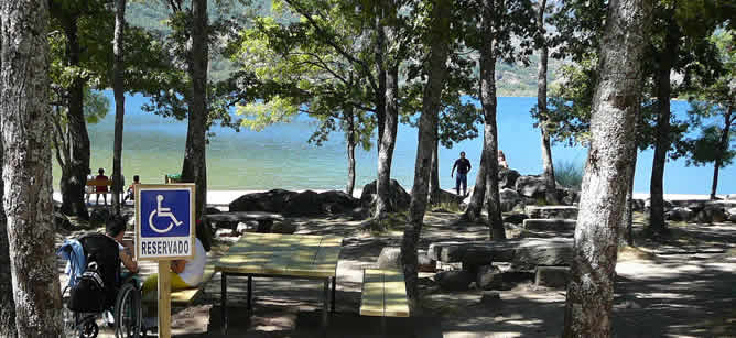 La playa de Viquiella en el lago de Sanabria La playa de Viquiella en el lago de Sanabria