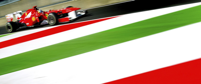 El español, durante los entrenamientos del GP de Italia 2001, en el circuito de Monza El español, durante los entrenamientos del GP de Italia 2001, en el circuito de Monza