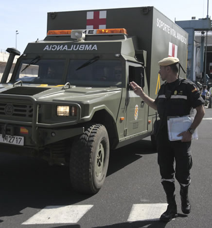 Llegada de los efectivos de la Unidad Militar de Emergencias (UME) al puerto de La Estaca, en El Hierro Llegada de los efectivos de la Unidad Militar de Emergencias (UME) al puerto de La Estaca, en El Hierro