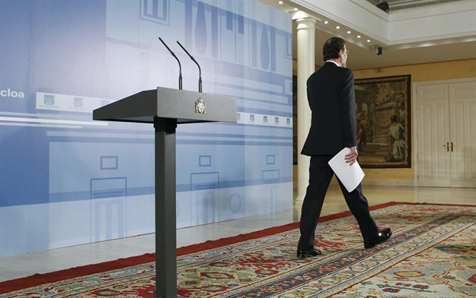 Mariano Rajoy se aleja del atril tras dar a conocer su lista de ministros Mariano Rajoy se aleja del atril tras dar a conocer su lista de ministros