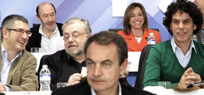 Zapatero y los dos aspirantes a sucederle durante la reunión del Comité Federal Zapatero y los dos aspirantes a sucederle durante la reunión del Comité Federal