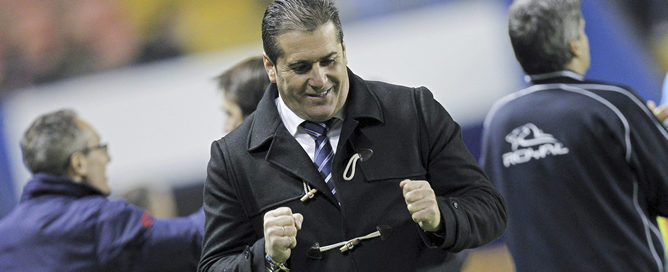 El entrenador del Rayo Vallecano, José Ramón Sandoval, celebra el primer gol de su equipo durante el partido, correspondiente a la vigésimo cuarta jornada del Campeonato Nacional de Liga de Primera División, que disputa el conjunto madrileño con el Levante UD esta tarde en el estadio Ciutat de Valencia El entrenador del Rayo Vallecano, José Ramón Sandoval, celebra el primer gol de su equipo durante el partido, correspondiente a la vigésimo cuarta jornada del Campeonato Nacional de Liga de Primera División, que disputa el conjunto madrileño con el Levante UD esta tarde en el estadio Ciutat de Valencia