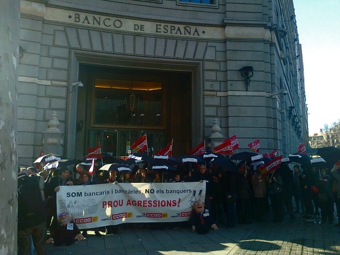 Los Trabajadores De Bancos Protestan Para Denunciar Que Sufren Insultos