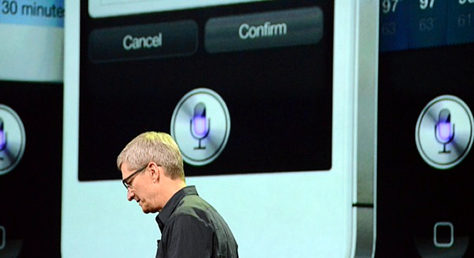 Tim Cook, consejero delegado de Apple, pasea por el escenario durante la presentación del nuevo iPad de Apple Tim Cook, consejero delegado de Apple, pasea por el escenario durante la presentación del nuevo iPad de Apple