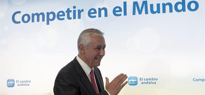 Javier Arenas, momentos antes de participar en un acto con empresarios andaluces en Sevilla Javier Arenas, momentos antes de participar en un acto con empresarios andaluces en Sevilla