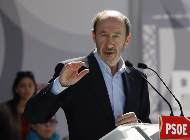 El Secretario General del PSOE, Alfredo Perez Rubalcaba, en un mitin en El Ejido, junto con el cabeza de lista socialista al Parlamento Andaluz por Almería, José Luis Sánchez Teruel (EFE) El Secretario General del PSOE, Alfredo Perez Rubalcaba, en un mitin en El Ejido, junto con el cabeza de lista socialista al Parlamento Andaluz por Almería, José Luis Sánchez Teruel (EFE)