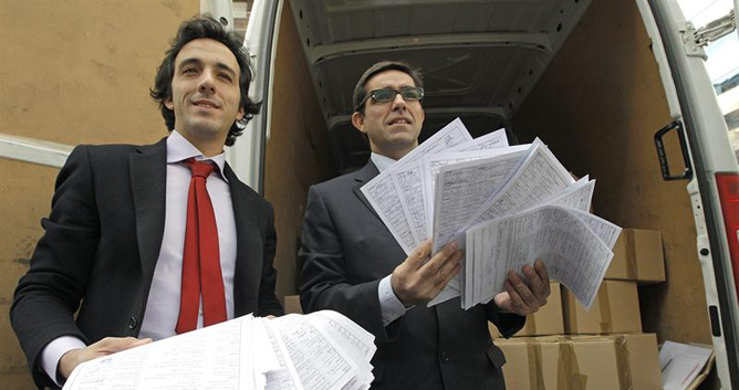 Depositan 590.000 firmas para declarar los toros Bien de Interés Cultural Depositan 590.000 firmas para declarar los toros Bien de Interés Cultural