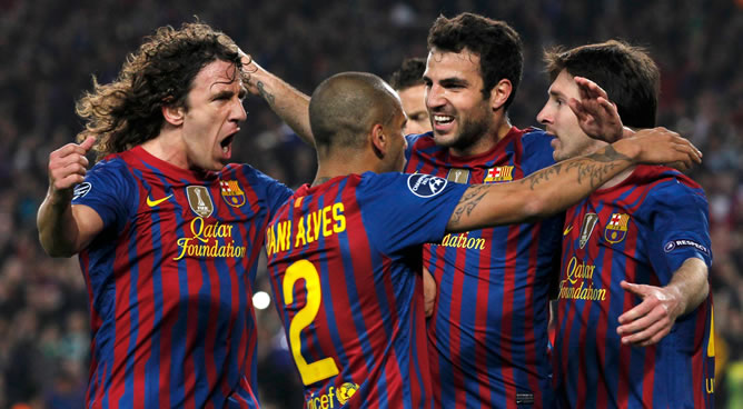 Puyol, Alves, Messi y Cesc celebran el segundo gol del argentino ante el Milan Puyol, Alves, Messi y Cesc celebran el segundo gol del argentino ante el Milan