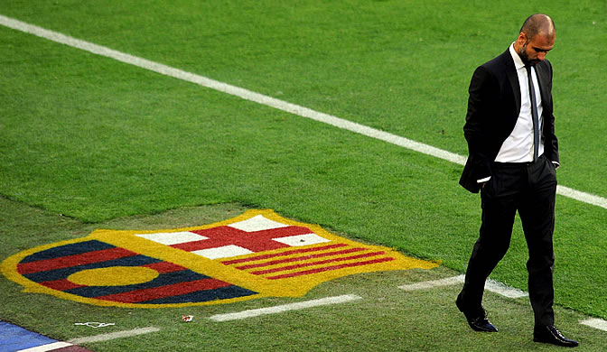 Guardiola, pensativo durante un partido en el Camp Nou Guardiola, pensativo durante un partido en el Camp Nou