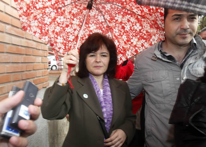 Ruth Ortiz, la madre de los dos menores de 2 y 6 años desaparecidos el pasado 8 de octubre de 2011 en Córdoba, llega junto a su hermano a los juzgados Ruth Ortiz, la madre de los dos menores de 2 y 6 años desaparecidos el pasado 8 de octubre de 2011 en Córdoba, llega junto a su hermano a los juzgados