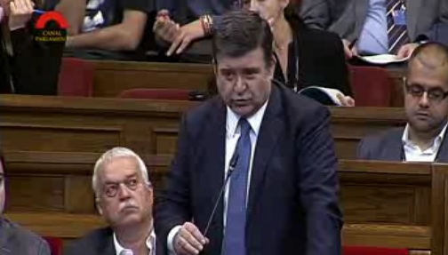 Alfons López Tena interviene en un pleno del Parlament de Catalunya Alfons López Tena interviene en un pleno del Parlament de Catalunya