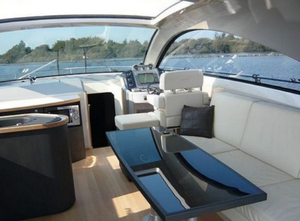 El yate Prinz 54 Coupe, modelo de lujo adquirido por la trama El yate Prinz 54 Coupe, modelo de lujo adquirido por la trama