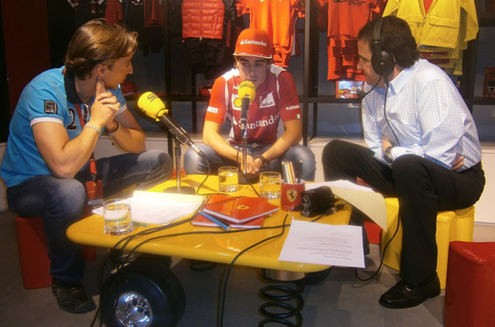 FOTOGALERIA: José Ramón de la Morena y David Alonso conversan con Fernando Alonso en 'El Larguero' FOTOGALERIA: José Ramón de la Morena y David Alonso conversan con Fernando Alonso en 'El Larguero'
