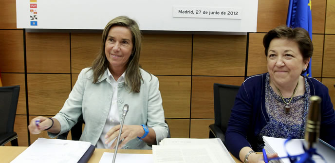 La ministra de Sanidad, Ana Mato, y la secretaria general de Sanidad, Pilar Farjas, durante la celebración del Consejo Interterritorial de Salud La ministra de Sanidad, Ana Mato, y la secretaria general de Sanidad, Pilar Farjas, durante la celebración del Consejo Interterritorial de Salud