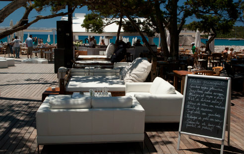 Terraza del chiringuito Blue Marlin de Ibiza Terraza del chiringuito Blue Marlin de Ibiza