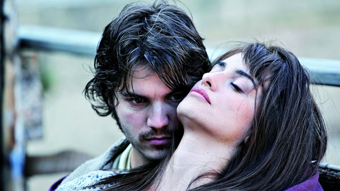 Penélope Cruz en una imagen de 'Volver a nacer' Penélope Cruz en una imagen de 'Volver a nacer'