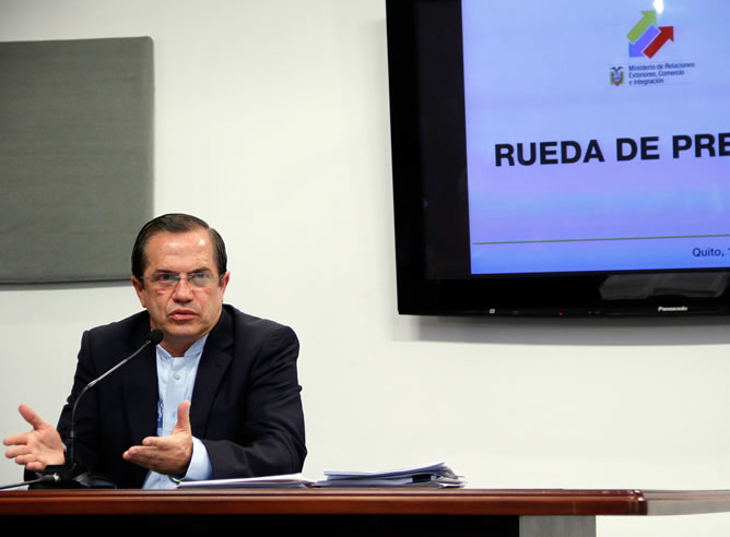 El ministro ecuatoriano de Relaciones Exteriores, Ricardo Patiño, durante una rueda de prensa donde anunció que Ecuador concedió asilo a Julian Assange El ministro ecuatoriano de Relaciones Exteriores, Ricardo Patiño, durante una rueda de prensa donde anunció que Ecuador concedió asilo a Julian Assange