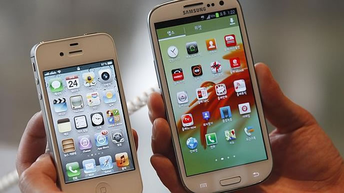 Foto comparativa entre el iPhone de Apple y el Samsung Galaxy Foto comparativa entre el iPhone de Apple y el Samsung Galaxy