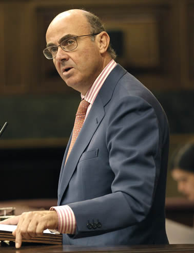Luis de Guindos, durante su intervención en la sesión de control al Gobierno Luis de Guindos, durante su intervención en la sesión de control al Gobierno