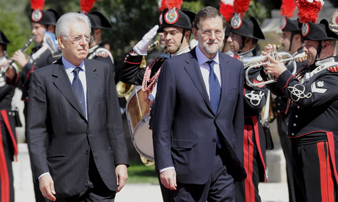 El jefe del Ejecutivo italiano, Mario Monti, recibe al jefe del Gobierno español, Mariano Rajoy, en Roma El jefe del Ejecutivo italiano, Mario Monti, recibe al jefe del Gobierno español, Mariano Rajoy, en Roma