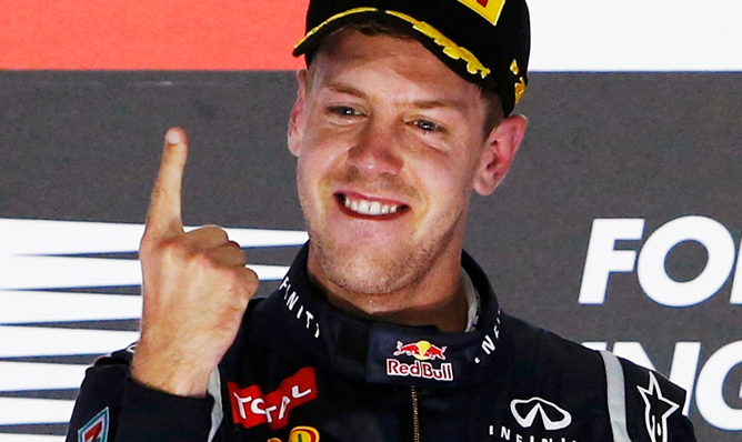 Vettel reina en la noche de Singapur con Fernando Alonso en un meritorio tercer puesto Vettel reina en la noche de Singapur con Fernando Alonso en un meritorio tercer puesto