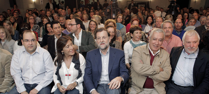 El presidente del Gobierno y del Partido Popular, Mariano Rajoy (c), durante el acto con responsables locales del partido, celebrado en A Coruña. El presidente del Gobierno y del Partido Popular, Mariano Rajoy (c), durante el acto con responsables locales del partido, celebrado en A Coruña.