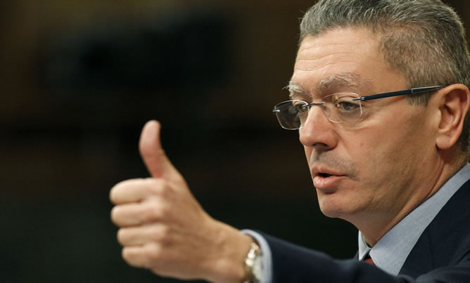 El ministro de Justicia, Alberto Ruiz Gallardón, durante su intervención en la sesión de control al Gobierno El ministro de Justicia, Alberto Ruiz Gallardón, durante su intervención en la sesión de control al Gobierno