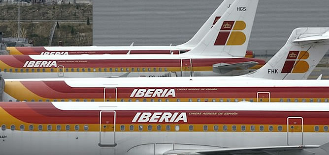 Flota de aviones de la aerolínea Iberia, que ha anunciado un recorte de plantilla que afectará a 4.500 trabajadores Flota de aviones de la aerolínea Iberia, que ha anunciado un recorte de plantilla que afectará a 4.500 trabajadores