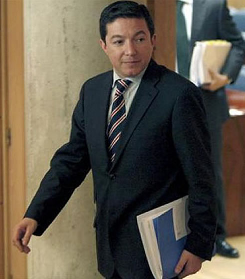 El concejal Pedro Calvo, responsable de la contratación del evento, ha sido imputado por el juez Eduardo López dentro de la investigación para reconstruir lo ocurrido en la noche de la tragedia del Madrid Arena. El concejal Pedro Calvo, responsable de la contratación del evento, ha sido imputado por el juez Eduardo López dentro de la investigación para reconstruir lo ocurrido en la noche de la tragedia del Madrid Arena.