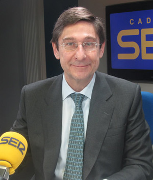 El presidente de Bankia, José Ignacio Goirigolzarri, ha asegurado en 'Hoy por Hoy' que la UE obliga a redimensionar la entidad más allá de lo previsto pero ha destacado que ''la alternativa es mucho peor'' El presidente de Bankia, José Ignacio Goirigolzarri, ha asegurado en 'Hoy por Hoy' que la UE obliga a redimensionar la entidad más allá de lo previsto pero ha destacado que ''la alternativa es mucho peor''