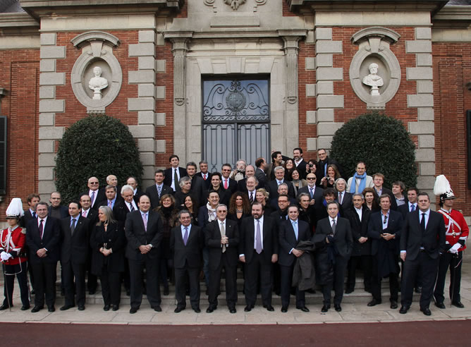 Fotografía de familia con todos los galardonados con el Premio Ondas 2012 en el Palacete Albéniz Fotografía de familia con todos los galardonados con el Premio Ondas 2012 en el Palacete Albéniz