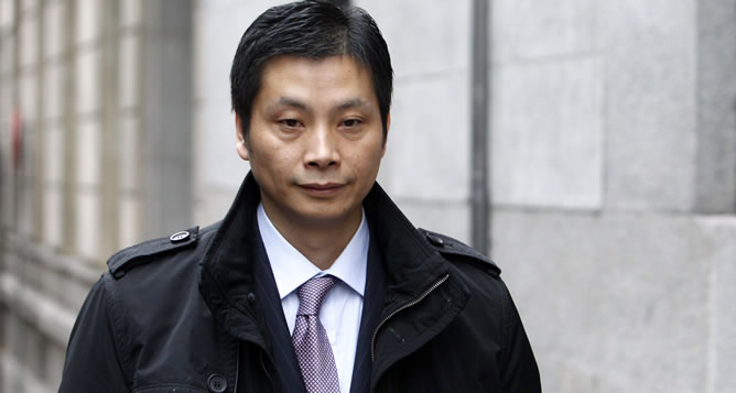 El presunto líder de la mafia china desarticulada en la operación Emperador, Gao Ping, que salió este jueves de la prisión de Villena (Alicante) después de que el juez de la Audiencia Nacional Fernando Andreu ordenara su excarcelación por un error judicial El presunto líder de la mafia china desarticulada en la operación Emperador, Gao Ping, que salió este jueves de la prisión de Villena (Alicante) después de que el juez de la Audiencia Nacional Fernando Andreu ordenara su excarcelación por un error judicial