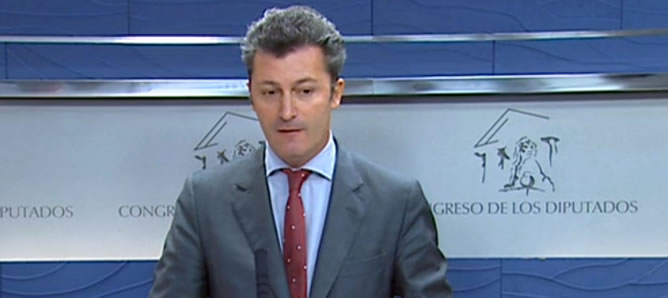 El diputado del PP, Santiago Cervera, ha comparecido en una rueda de prensa en el Congreso de los Diputados para anunciar su renuncia como diputado por Madrid El diputado del PP, Santiago Cervera, ha comparecido en una rueda de prensa en el Congreso de los Diputados para anunciar su renuncia como diputado por Madrid