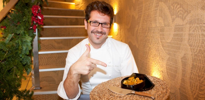 El 'chef manta' dejó el verde oliva del uniforme de la Guardia Civil por el verde pistacho de su restaurante de Murcia. El 'chef manta' dejó el verde oliva del uniforme de la Guardia Civil por el verde pistacho de su restaurante de Murcia.