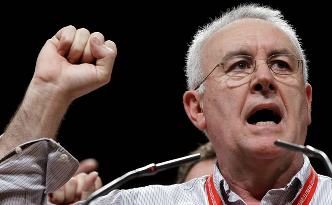 Cayo Lara, tras ser elegido coordinador de IU en la X Asamblea de la coalición. Cayo Lara, tras ser elegido coordinador de IU en la X Asamblea de la coalición.