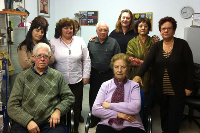 Perdieron a sus familiares o sufrieron daños en las explosiones de los trenes. Una vez les ingresaron el dinero, en las sucursales les dijeron que se trataba de un producto seguro del que no tendrían que preocuparse. Ahora, como los más de 500.000 afectados en todo el país, no pueden recuperarlo. Perdieron a sus familiares o sufrieron daños en las explosiones de los trenes. Una vez les ingresaron el dinero, en las sucursales les dijeron que se trataba de un producto seguro del que no tendrían que preocuparse. Ahora, como los más de 500.000 afectados en todo el país, no pueden recuperarlo.
